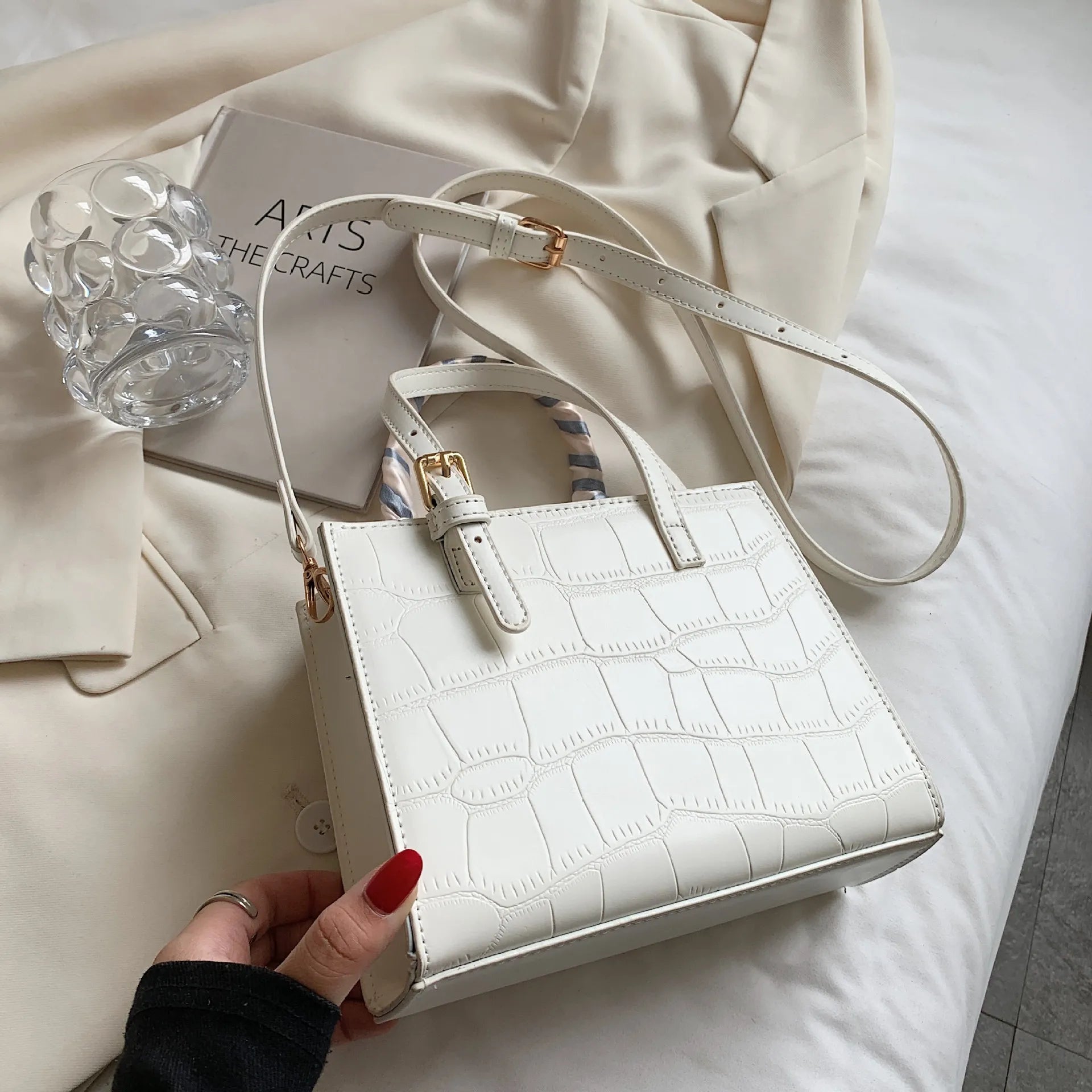Old Money Crossbody – Structured Design